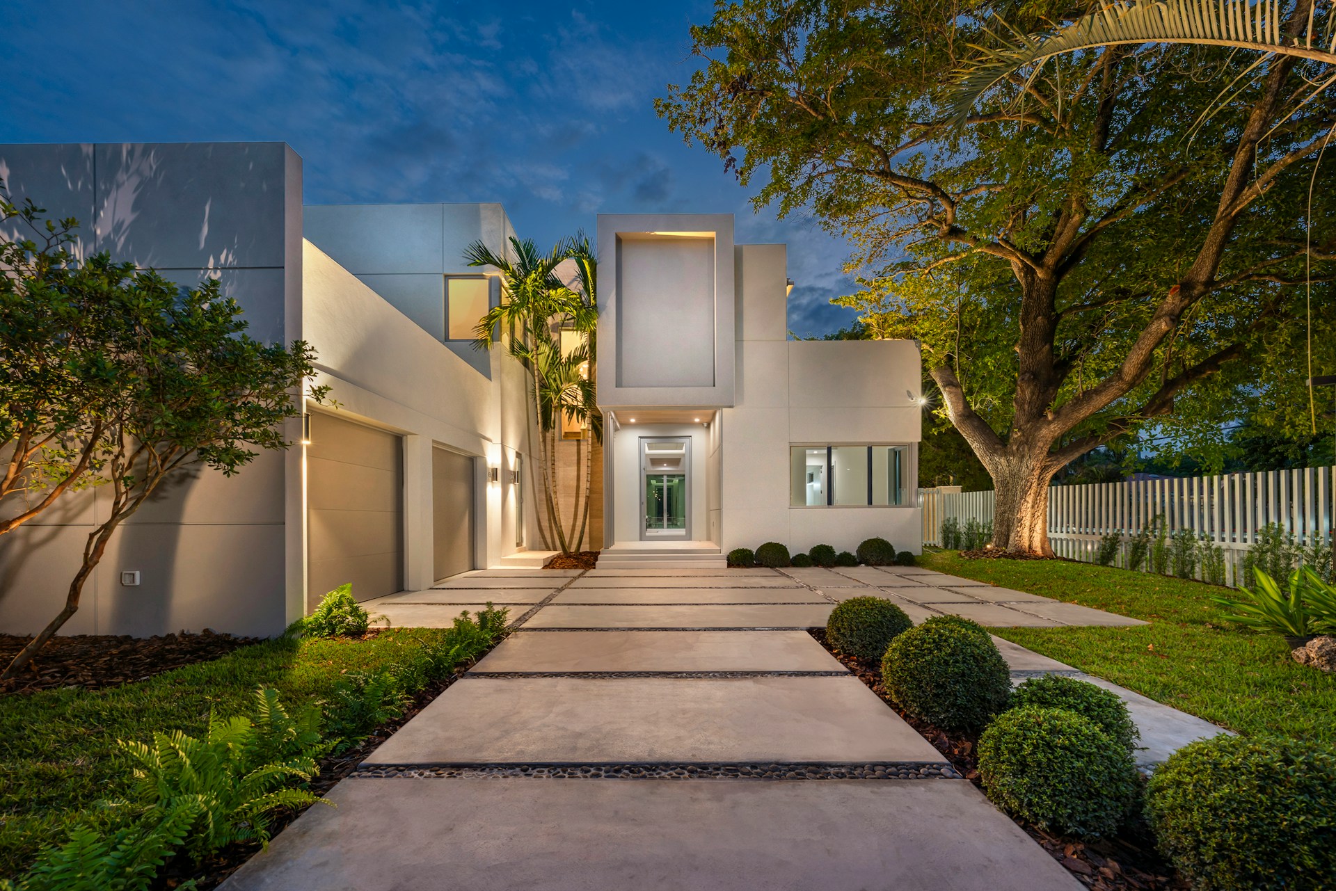 Garage Door Maintenance Tips for Fort Lauderdale Homeowners